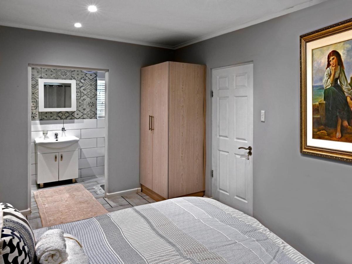 La Rochelle Cottage Franschhoek Bagian luar foto